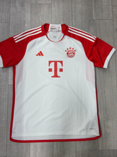 Load image into Gallery viewer, Adidas Athletic Top Size Extra Large
